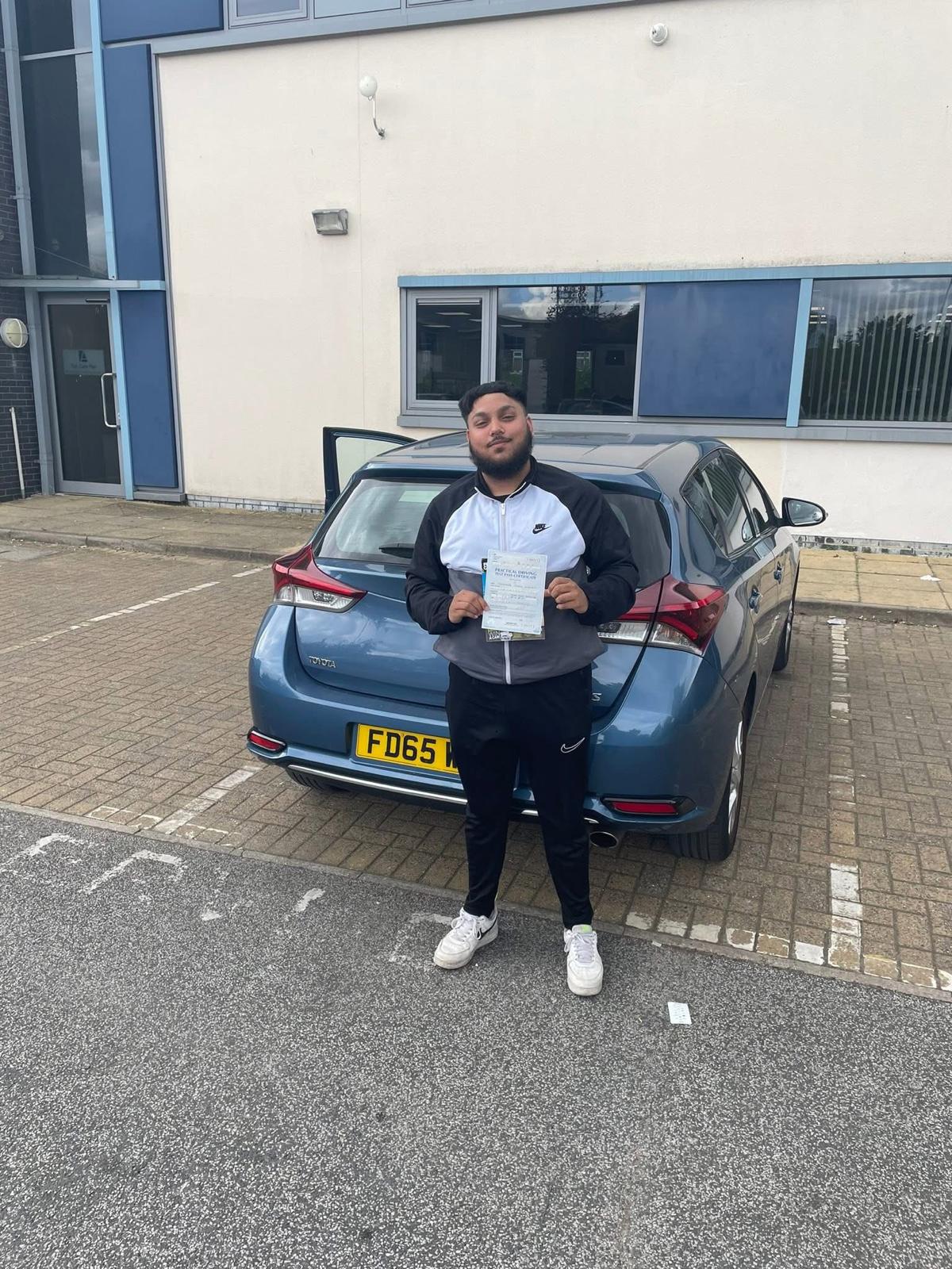 Automatic driving lessons in Bradford & Leeds – FastAutoPass pass photo
