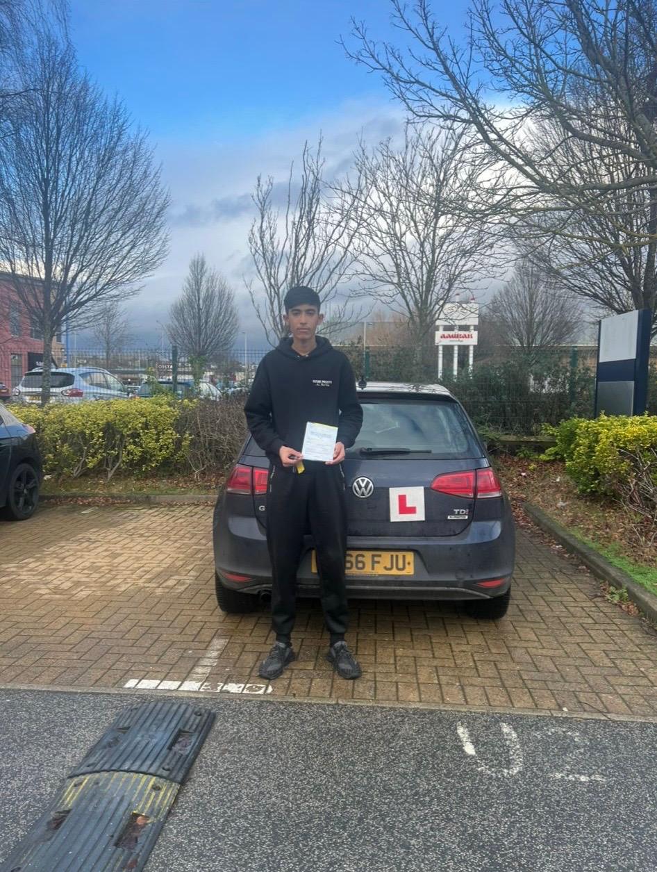 Automatic driving lessons in Bradford & Leeds – FastAutoPass pass photo